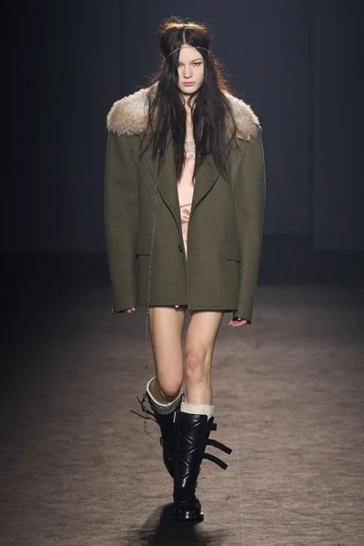 Look 11